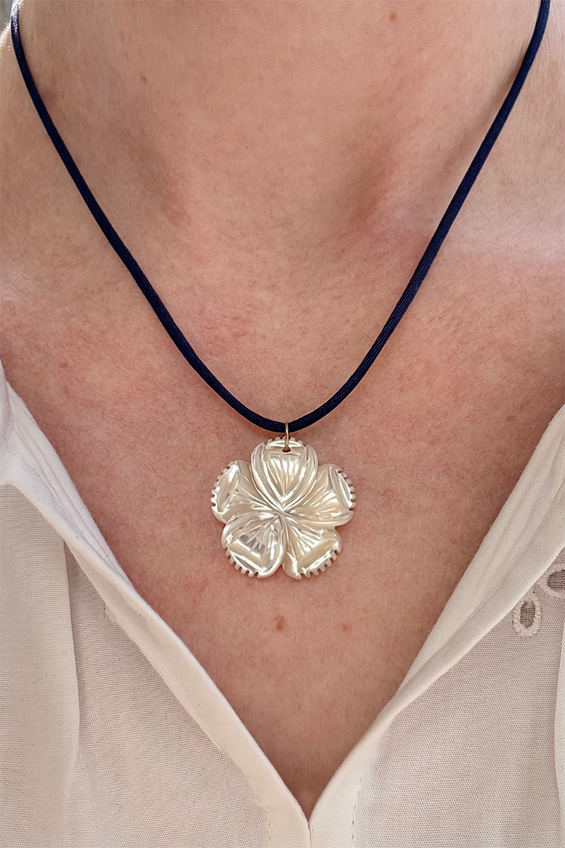 PEARLY FLOWER